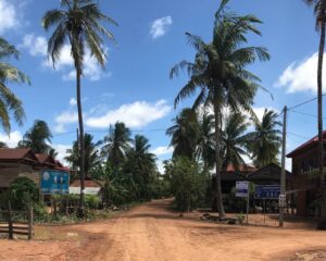 カンボジアのクゥ村に行ってきました。そして村恐怖症になりました。